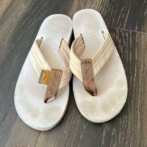 Cream colored Rainbow women’s sandals with thick strap. Size large